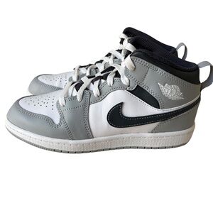Jordan 1 Mid Light Smoke Grey Sneakers Shoes 640734-078 Kids Size 3 EUC